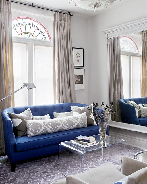 sofá clásico de color azul